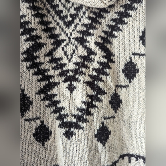 Woven heart sweater cardigan with hood - Picture 2 of 3